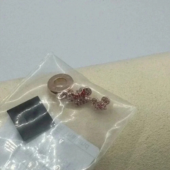 Disney x Pandora Exclusive Charm Minnie Mouse Hat Rose Gold Enamel Pink NWT - Picture 2 of 5